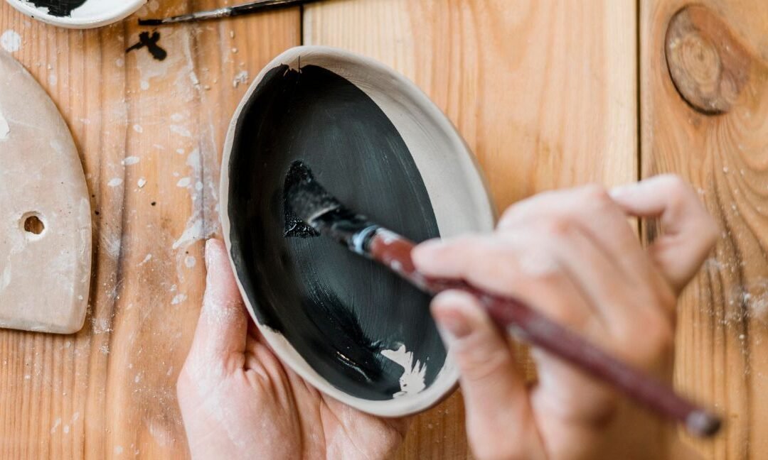 Engobe en cerámica: qué es, para qué sirve y cómo aplicarlo